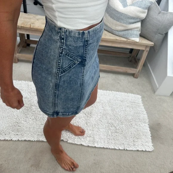 Wild Fable Blue Acid Wash Denim Mini Skirt | Size 4 - Picture 5 of 12